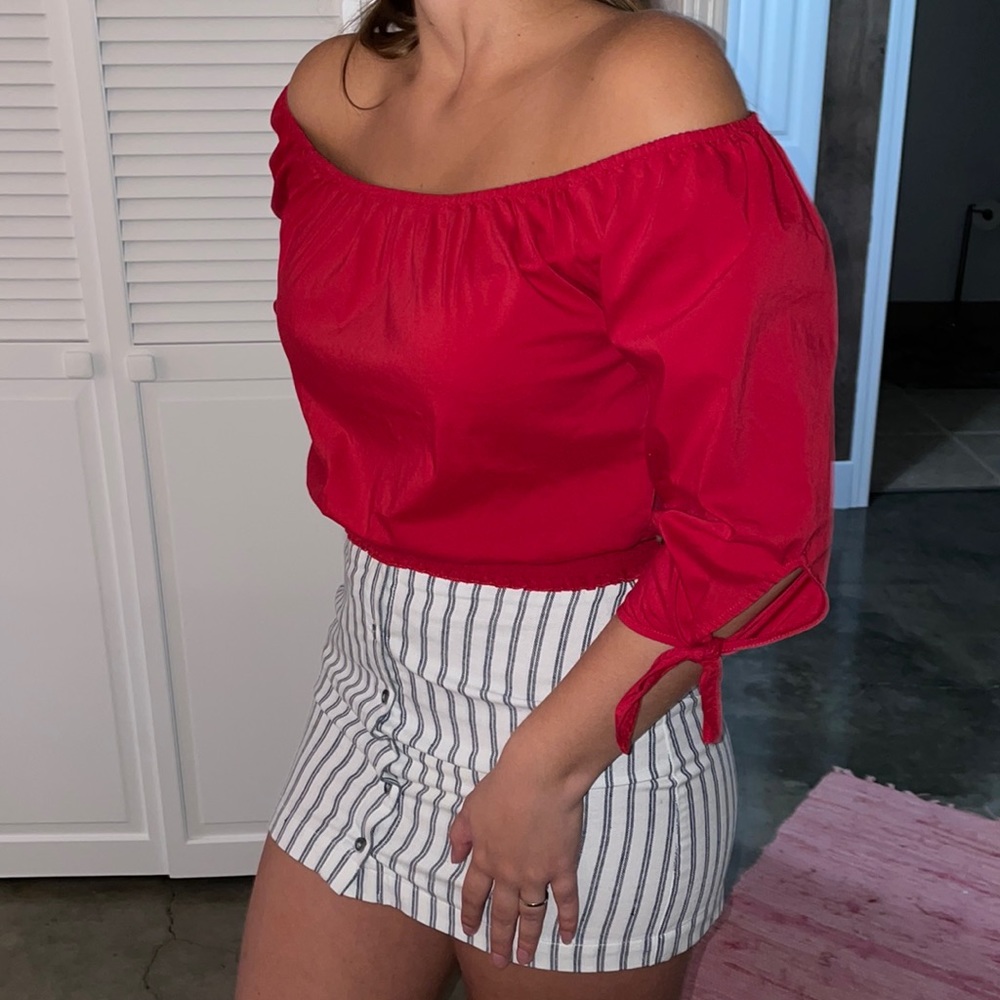 Cute red top